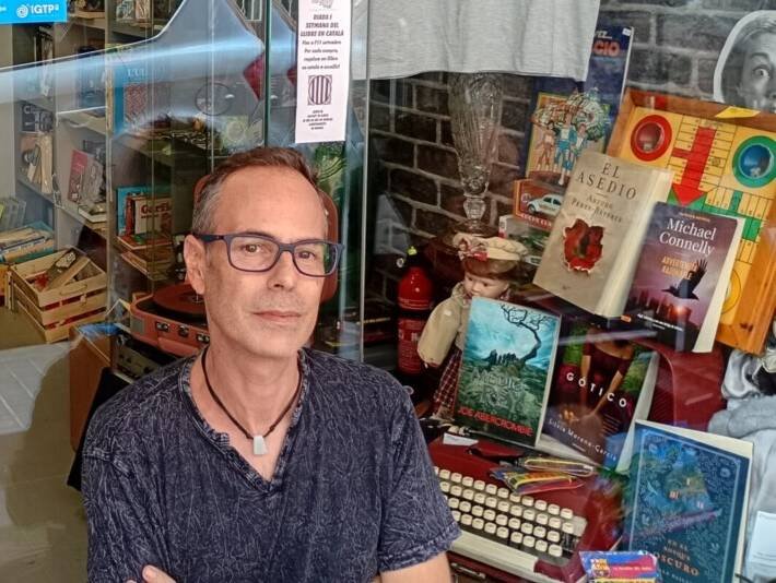 Israel Mateo Wham! Books and records seller