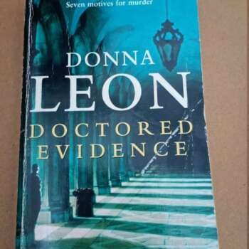 Doctored Evidence - Donna Leon - Thriller Bargain Book